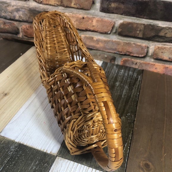 Wicker Hand Made Crafted Scoop Basket with Handle - Picture 3 of 8